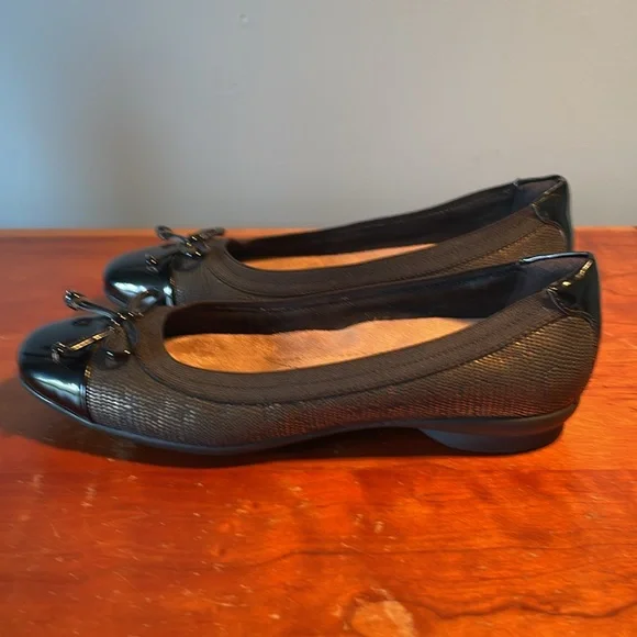 Black/bronze  Women's Flats Clark’s size 5 - Picture 2 of 8